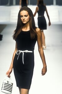 2049847317_Valentino1996WomenRTW8.thumb.jpg.f0512868e74b2c3bd02df40a8270215b.jpg