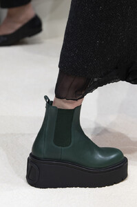 Valentino+Fall+2020+Details+3WKz5HcBnfax.jpg