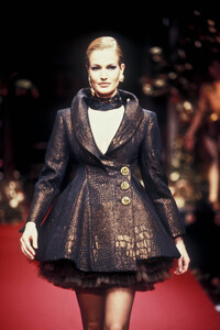 2057051412_ChristianDior1994HauteCouture111.thumb.jpg.221b74cc419f55a03750888ec7c01963.jpg