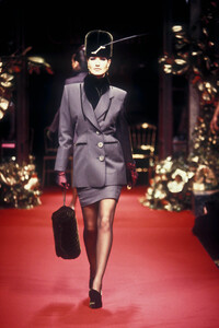 2058649218_ChristianDior1994HauteCouture42.thumb.jpg.aebbf3d3b56e499d798c4454e9d284cd.jpg