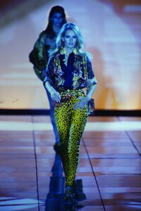 2090182431_versace-ss-1992(8).thumb.jpg.1167d2c56954f4ec6971e372af1dfcdc.jpg