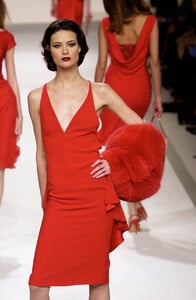 2102385640_Valentino2000WomenRTW48.thumb.jpg.d0d1520af0fd3160349a6c1f193fe899.jpg