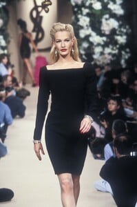 211448562_YvesSaintLaurent1996HauteCouture142.thumb.jpg.20c9a8be00e17ed0e99f67c3b1ca8e1d.jpg