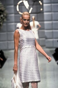 2120335430_Valentino1996HauteCouture10.thumb.jpg.988db4aa54ae41da9a0ed640e35c65af.jpg