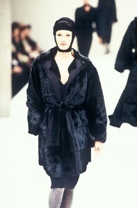 2131329772_Fendi1995WomenRTW4.thumb.jpg.767fa1acd5ba49f7e15b8fe55b9f1840.jpg