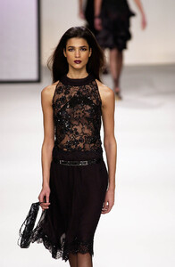 2132813924_Valentino2000WomenRTW44.thumb.jpg.dc28f44ddd0010543d904fd9506a20a3.jpg