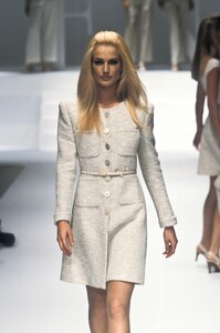 2145073233_Valentino1996WomenRTW42.thumb.jpg.fbff10a938b9b26f6b3a53644b5a0c62.jpg