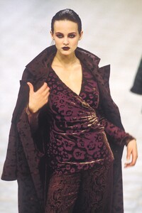 223086481_EmanuelUngaro1997WomenRTW98.thumb.jpg.8d06255195f5d2d69f617eb95d9a8d90.jpg