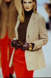 226547865_hermes-fw-1991(1).thumb.jpg.54cd8850042ea8b3959bb7a46b0f7395.jpg