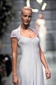 27272999_Valentino1996HauteCouture71.thumb.jpg.6130496307fe2e59ee85853a107f8674.jpg