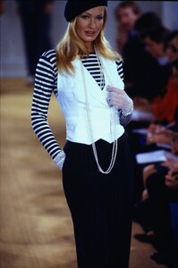 273711166_ralph-lauren-ss-1993(17).thumb.jpg.091f59d095e17a3ee330e66bb2d80b13.jpg