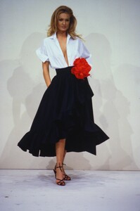 280703910_perry-ellis-ss-1992(4).thumb.jpg.650f0889f6767b2b6fbc57e7389566a8.jpg