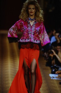 28932802_ChristianLacroixHauteCoutureFall1994(13).thumb.jpg.74df85a2ececf87fea8ade7fa56da46d.jpg