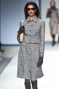 291987892_Valentino2000WomenRTW129.thumb.jpg.c8c2321ad06a21231be75d02f5ac6963.jpg