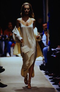 301211992_gucci-ss-1992(2).thumb.jpg.094abecd1196dbed9a69b3ad37308722.jpg