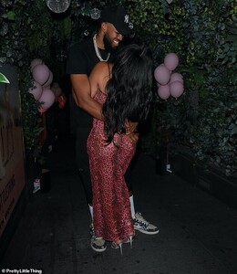34467366-8846505-New_love_Jordyn_kissed_and_cuddled_NBA_star_Karl_Anthony_Towns_o-a-39_1602840348025.jpg