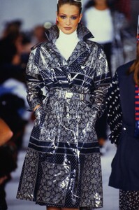 344840356_isaac-mizrahi-ss-1993(5).thumb.jpg.21a39e5df8ede654f7dba1731a5f185d.jpg