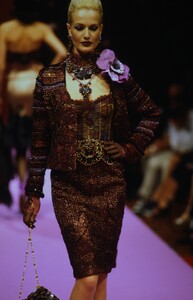 347513825_ChristianLacroixCoutureFall1995(5).thumb.jpg.c49c937970ffa286087e6d97e2617484.jpg