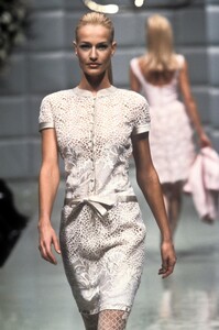 352498896_Valentino1996HauteCouture83.thumb.jpg.92ab3f7c28a719a92a90c6c6938105fe.jpg