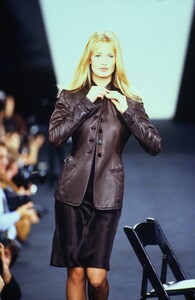 384343131_donna-karan-fw-1994(1).thumb.jpg.54a9752cac85f7baf09e23a744c3898f.jpg