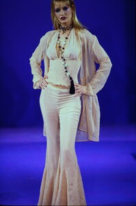 389523706_AnnaSuiSpring1993(1).thumb.jpg.40ce2cf2b8f5846a63fa6d78903f924c.jpg