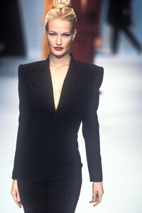 411332076_HerveLeger1997WomenRTW114.thumb.jpg.2a83c4a0b24eaf4e53f2737c1116629c.jpg