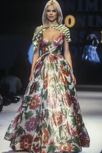 418869950_Missoni1996WomenRTW53.thumb.jpg.c86275d8f6bba0f3fb23a2f1ffd9a347.jpg