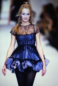 423287537_blumarine-fw-1994(17).thumb.jpg.aaefa3d85ce672ca4d47747903b46c4d.jpg