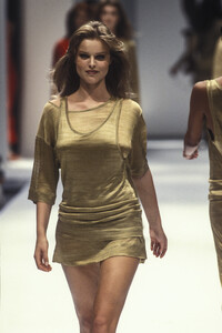 438863807_Missoni1994WomenRTW45.thumb.jpg.7a7a82ee9177f17a2bdb10c7cd8b9653.jpg