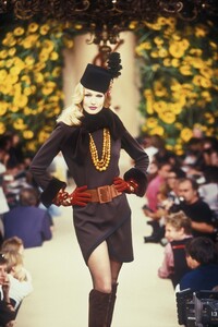 447384524_YvesSaintLaurent1994HauteCouture30.thumb.jpg.c444de9cc1d75c000630d38f446316fe.jpg