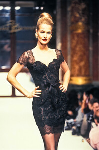 44902654_PierreBalmain1994HauteCouture82.thumb.jpg.293b96b69ffe3cb81250eb4a1083a958.jpg