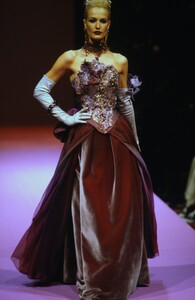 449278754_ChristianLacroixCoutureFall1995(29).thumb.jpg.11f3c4145a4ddaaf22332c5e3c65a17b.jpg