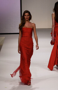 459147030_Valentino2000WomenRTW80.thumb.jpg.3a5dd3a89fdb84c4e057231c6bf6bd1f.jpg