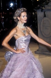 459547068_ChristianDior1997HauteCouture30.thumb.jpg.c604ccf1be003cc2e927ede0711bb47e.jpg