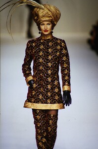 464385252_JeanLouisScherrerCoutureFall1994(8).thumb.jpg.1448df12c087e75a0845de1bef8c9f46.jpg