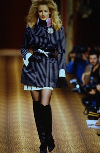 470561945_ChristianLacroixHauteCoutureFall1994(2).thumb.jpg.7b72d3e28ab4fb172b61bafd5a5c1f6f.jpg