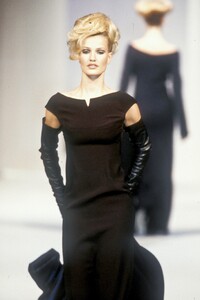 475140770_HerveLeger1994WomenRTW13.thumb.jpg.e34a3d4ebd1b516d19b4a97f8889aefe.jpg