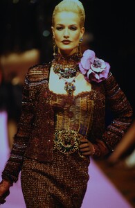 535447298_ChristianLacroixCoutureFall1995(1).thumb.jpg.c9508dfa41101748081cd72b2490bb51.jpg