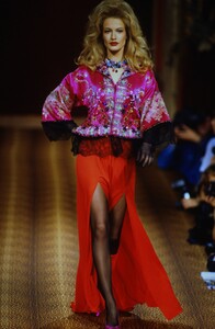 545457193_ChristianLacroixHauteCoutureFall1994(12).thumb.jpg.1b5503ef80f5461029d263d3058fca55.jpg