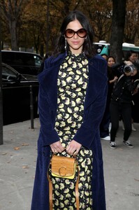 Bruna-Marquezine---Chloe-Womenswear-SS-2020-Show-at-Paris-Fashion-Week-03 (1).jpg