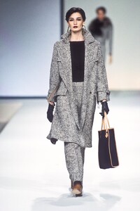 574829869_Valentino2000WomenRTW118.thumb.jpg.7d9535b8aa6712106154e5741720e0eb.jpg