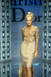 592919366_ChristianDior1996HauteCouture85.thumb.jpg.f4147448b770f499b51a9f09f192e134.jpg