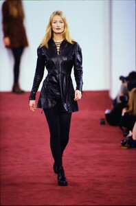 613897135_ralph-lauren-fw-1994(2).thumb.jpg.de98225394bf9c7f7334ec7299fefccc.jpg