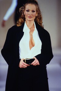 647251563_michael-kors-ss-1993(1).thumb.jpg.de775138ca689bac0d47f3485d8f43a9.jpg