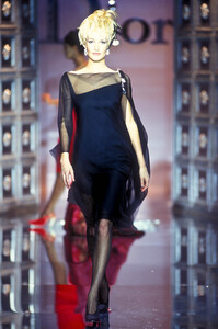 654233640_ChristianDior1996HauteCouture134.thumb.jpg.1dfb615f51fffb548daa5df16bd4b907.jpg