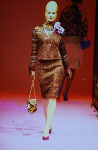 654960230_ChristianLacroixCoutureFall1995(10).thumb.jpg.0d038b57384e8ebface6670328543297.jpg