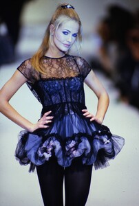 658218025_blumarine-fw-1994(16).thumb.jpg.0c1902e320fa1b370f2cb03b27bf7b98.jpg