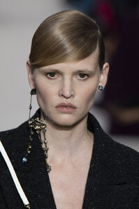Valentino+Fall+2020+Details+Hdo1cCn5irSx.jpg
