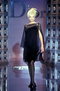 710935595_ChristianDior1996HauteCouture136.thumb.jpg.b74c40ebe958d02bad6e488c7f6b2bf0.jpg