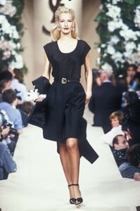 712171494_YvesSaintLaurent1996HauteCouture94.thumb.jpg.56dd778d214db54f748a311658c5ca4a.jpg